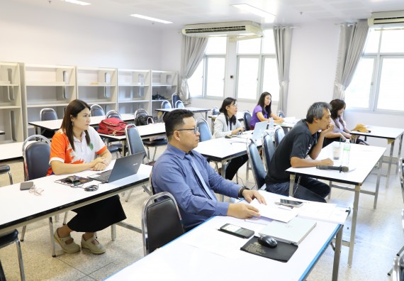 ภาพกิจกรรม  โปรแกรมวิชาเคมี คณะวิทยาศาสตร์และเทคโนโลยี ม.ราชภัฏกำแพงเพชร จัดกิจกรรมการสอบโครงการวิจัยทางเคมีแบบปากเปล่า (Oral Presentation)