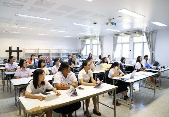 ภาพกิจกรรม  โปรแกรมวิชาเคมี คณะวิทยาศาสตร์และเทคโนโลยี ม.ราชภัฏกำแพงเพชร จัดกิจกรรมการสอบโครงการวิจัยทางเคมีแบบปากเปล่า (Oral Presentation)