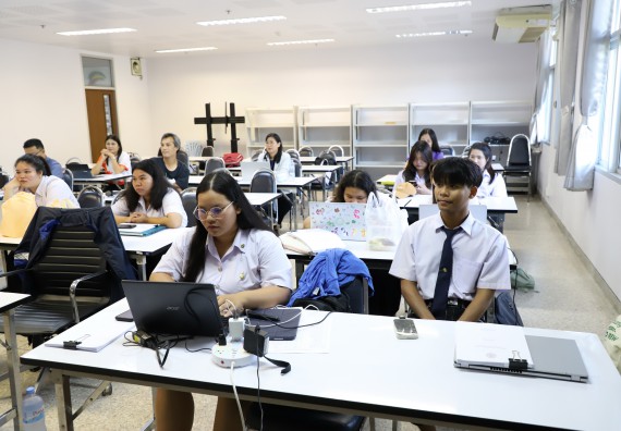 ภาพกิจกรรม  โปรแกรมวิชาเคมี คณะวิทยาศาสตร์และเทคโนโลยี ม.ราชภัฏกำแพงเพชร จัดกิจกรรมการสอบโครงการวิจัยทางเคมีแบบปากเปล่า (Oral Presentation)