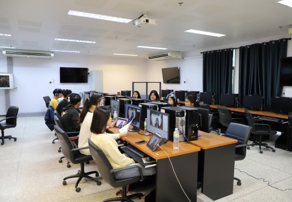 ภาพกิจกรรม  คณะวิทยาศาสตร์และเทคโนโลยี มหาวิทยาลัยราชภัฏกำแพงเพชร ได้จัดกิจกรรมการประชุมวิชาการออนไลน์ การนำเสนอผลงานและโครงงานทางวิชาการระดับชาติ ด้านวิทยาศาสตร์ คณิตศาสตร์และเทคโนโลยี