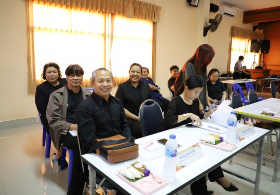 ภาพกิจกรรม  ผู้บริหารและอาจารย์คณะวิทยาศาสตร์และเทคโนโลยี เข้าร่วม กิจกรรมประชุมโครงการขับเคลื่อนโมเดลขจัดความยากจน THAPHUTSA MODEL