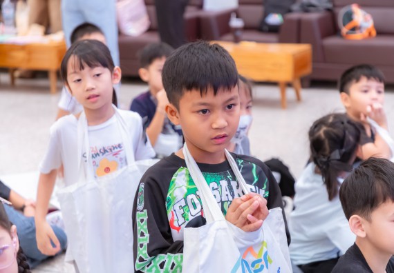 ภาพกิจกรรม  คณะวิทยาศาสตร์และเทคโนโลยี มหาวิทยาลัยราชภัฏกำแพงเพชร ร่วมกับโรงเรียนอนุบาลกำแพงเพชร ห้องเรียนพิเศษคณิตศาสตร์และวิทยาศาสตร์ (MSP) ได้กำหนดจัดกิจกรรมค่ายปฏิบัติการทางวิทยาศาสตร์ ตามโครงการฝึกทักษะเพื่อพัฒนาอัจฉริยภาพวิทยาศาสตร์ 