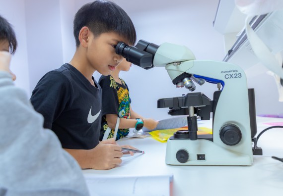 ภาพกิจกรรม  คณะวิทยาศาสตร์และเทคโนโลยี มหาวิทยาลัยราชภัฏกำแพงเพชร ร่วมกับโรงเรียนอนุบาลกำแพงเพชร ห้องเรียนพิเศษคณิตศาสตร์และวิทยาศาสตร์ (MSP) ได้กำหนดจัดกิจกรรมค่ายปฏิบัติการทางวิทยาศาสตร์ ตามโครงการฝึกทักษะเพื่อพัฒนาอัจฉริยภาพวิทยาศาสตร์ 