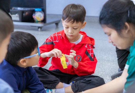 ภาพกิจกรรม  คณะวิทยาศาสตร์และเทคโนโลยี มหาวิทยาลัยราชภัฏกำแพงเพชร ร่วมกับโรงเรียนอนุบาลกำแพงเพชร ห้องเรียนพิเศษคณิตศาสตร์และวิทยาศาสตร์ (MSP) ได้กำหนดจัดกิจกรรมค่ายปฏิบัติการทางวิทยาศาสตร์ ตามโครงการฝึกทักษะเพื่อพัฒนาอัจฉริยภาพวิทยาศาสตร์ 