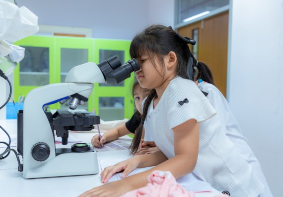 ภาพกิจกรรม  คณะวิทยาศาสตร์และเทคโนโลยี มหาวิทยาลัยราชภัฏกำแพงเพชร ร่วมกับโรงเรียนอนุบาลกำแพงเพชร ห้องเรียนพิเศษคณิตศาสตร์และวิทยาศาสตร์ (MSP) ได้กำหนดจัดกิจกรรมค่ายปฏิบัติการทางวิทยาศาสตร์ ตามโครงการฝึกทักษะเพื่อพัฒนาอัจฉริยภาพวิทยาศาสตร์ 