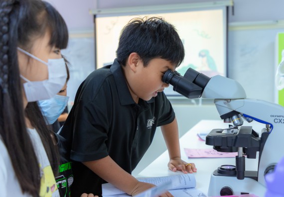 ภาพกิจกรรม  คณะวิทยาศาสตร์และเทคโนโลยี มหาวิทยาลัยราชภัฏกำแพงเพชร ร่วมกับโรงเรียนอนุบาลกำแพงเพชร ห้องเรียนพิเศษคณิตศาสตร์และวิทยาศาสตร์ (MSP) ได้กำหนดจัดกิจกรรมค่ายปฏิบัติการทางวิทยาศาสตร์ ตามโครงการฝึกทักษะเพื่อพัฒนาอัจฉริยภาพวิทยาศาสตร์ 