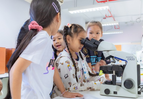 ภาพกิจกรรม  คณะวิทยาศาสตร์และเทคโนโลยี มหาวิทยาลัยราชภัฏกำแพงเพชร ร่วมกับโรงเรียนอนุบาลกำแพงเพชร ห้องเรียนพิเศษคณิตศาสตร์และวิทยาศาสตร์ (MSP) ได้กำหนดจัดกิจกรรมค่ายปฏิบัติการทางวิทยาศาสตร์ ตามโครงการฝึกทักษะเพื่อพัฒนาอัจฉริยภาพวิทยาศาสตร์ 