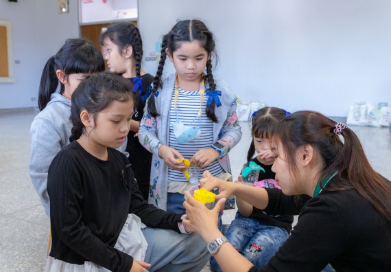 ภาพกิจกรรม  คณะวิทยาศาสตร์และเทคโนโลยี มหาวิทยาลัยราชภัฏกำแพงเพชร ร่วมกับโรงเรียนอนุบาลกำแพงเพชร ห้องเรียนพิเศษคณิตศาสตร์และวิทยาศาสตร์ (MSP) ได้กำหนดจัดกิจกรรมค่ายปฏิบัติการทางวิทยาศาสตร์ ตามโครงการฝึกทักษะเพื่อพัฒนาอัจฉริยภาพวิทยาศาสตร์ 