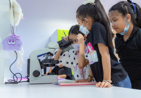 ภาพกิจกรรม  คณะวิทยาศาสตร์และเทคโนโลยี มหาวิทยาลัยราชภัฏกำแพงเพชร ร่วมกับโรงเรียนอนุบาลกำแพงเพชร ห้องเรียนพิเศษคณิตศาสตร์และวิทยาศาสตร์ (MSP) ได้กำหนดจัดกิจกรรมค่ายปฏิบัติการทางวิทยาศาสตร์ ตามโครงการฝึกทักษะเพื่อพัฒนาอัจฉริยภาพวิทยาศาสตร์ 