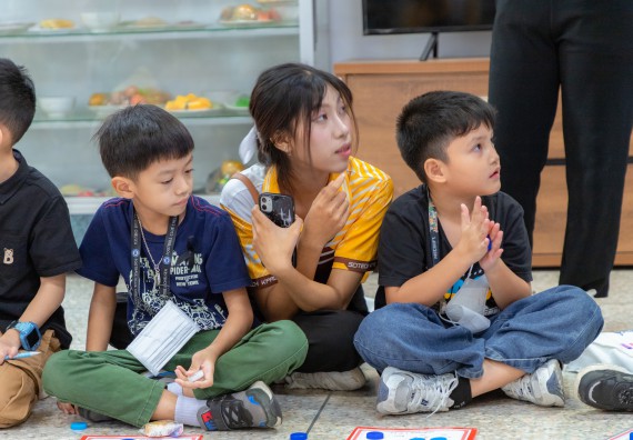 ภาพกิจกรรม  คณะวิทยาศาสตร์และเทคโนโลยี มหาวิทยาลัยราชภัฏกำแพงเพชร ร่วมกับโรงเรียนอนุบาลกำแพงเพชร ห้องเรียนพิเศษคณิตศาสตร์และวิทยาศาสตร์ (MSP) ได้กำหนดจัดกิจกรรมค่ายปฏิบัติการทางวิทยาศาสตร์ ตามโครงการฝึกทักษะเพื่อพัฒนาอัจฉริยภาพวิทยาศาสตร์ 