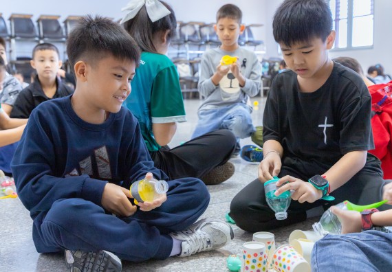 ภาพกิจกรรม  คณะวิทยาศาสตร์และเทคโนโลยี มหาวิทยาลัยราชภัฏกำแพงเพชร ร่วมกับโรงเรียนอนุบาลกำแพงเพชร ห้องเรียนพิเศษคณิตศาสตร์และวิทยาศาสตร์ (MSP) ได้กำหนดจัดกิจกรรมค่ายปฏิบัติการทางวิทยาศาสตร์ ตามโครงการฝึกทักษะเพื่อพัฒนาอัจฉริยภาพวิทยาศาสตร์ 