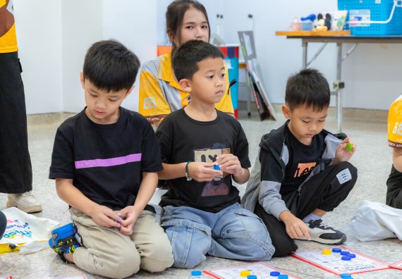 ภาพกิจกรรม  คณะวิทยาศาสตร์และเทคโนโลยี มหาวิทยาลัยราชภัฏกำแพงเพชร ร่วมกับโรงเรียนอนุบาลกำแพงเพชร ห้องเรียนพิเศษคณิตศาสตร์และวิทยาศาสตร์ (MSP) ได้กำหนดจัดกิจกรรมค่ายปฏิบัติการทางวิทยาศาสตร์ ตามโครงการฝึกทักษะเพื่อพัฒนาอัจฉริยภาพวิทยาศาสตร์ 