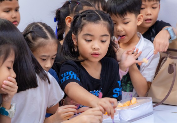 ภาพกิจกรรม  คณะวิทยาศาสตร์และเทคโนโลยี มหาวิทยาลัยราชภัฏกำแพงเพชร ร่วมกับโรงเรียนอนุบาลกำแพงเพชร ห้องเรียนพิเศษคณิตศาสตร์และวิทยาศาสตร์ (MSP) ได้กำหนดจัดกิจกรรมค่ายปฏิบัติการทางวิทยาศาสตร์ ตามโครงการฝึกทักษะเพื่อพัฒนาอัจฉริยภาพวิทยาศาสตร์ 