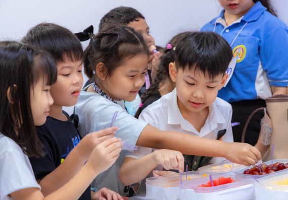 ภาพกิจกรรม  คณะวิทยาศาสตร์และเทคโนโลยี มหาวิทยาลัยราชภัฏกำแพงเพชร ร่วมกับโรงเรียนอนุบาลกำแพงเพชร ห้องเรียนพิเศษคณิตศาสตร์และวิทยาศาสตร์ (MSP) ได้กำหนดจัดกิจกรรมค่ายปฏิบัติการทางวิทยาศาสตร์ ตามโครงการฝึกทักษะเพื่อพัฒนาอัจฉริยภาพวิทยาศาสตร์ 