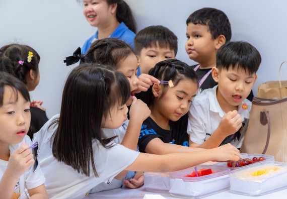 ภาพกิจกรรม  คณะวิทยาศาสตร์และเทคโนโลยี มหาวิทยาลัยราชภัฏกำแพงเพชร ร่วมกับโรงเรียนอนุบาลกำแพงเพชร ห้องเรียนพิเศษคณิตศาสตร์และวิทยาศาสตร์ (MSP) ได้กำหนดจัดกิจกรรมค่ายปฏิบัติการทางวิทยาศาสตร์ ตามโครงการฝึกทักษะเพื่อพัฒนาอัจฉริยภาพวิทยาศาสตร์ 