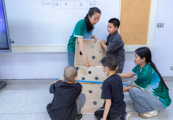 ภาพกิจกรรม  คณะวิทยาศาสตร์และเทคโนโลยี มหาวิทยาลัยราชภัฏกำแพงเพชร ร่วมกับโรงเรียนอนุบาลกำแพงเพชร ห้องเรียนพิเศษคณิตศาสตร์และวิทยาศาสตร์ (MSP) ได้กำหนดจัดกิจกรรมค่ายปฏิบัติการทางวิทยาศาสตร์ ตามโครงการฝึกทักษะเพื่อพัฒนาอัจฉริยภาพวิทยาศาสตร์ 