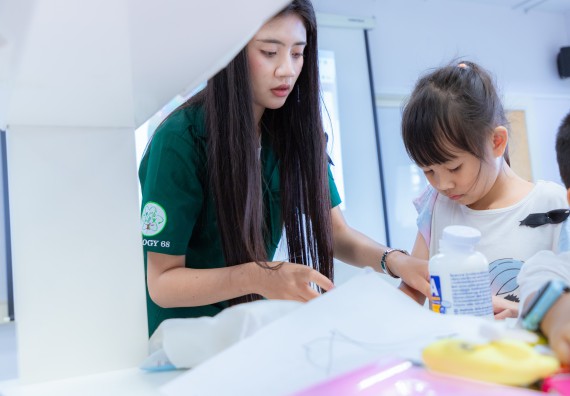 ภาพกิจกรรม  คณะวิทยาศาสตร์และเทคโนโลยี มหาวิทยาลัยราชภัฏกำแพงเพชร ร่วมกับโรงเรียนอนุบาลกำแพงเพชร ห้องเรียนพิเศษคณิตศาสตร์และวิทยาศาสตร์ (MSP) ได้กำหนดจัดกิจกรรมค่ายปฏิบัติการทางวิทยาศาสตร์ ตามโครงการฝึกทักษะเพื่อพัฒนาอัจฉริยภาพวิทยาศาสตร์ 