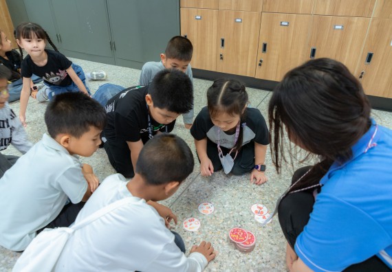 ภาพกิจกรรม  คณะวิทยาศาสตร์และเทคโนโลยี มหาวิทยาลัยราชภัฏกำแพงเพชร ร่วมกับโรงเรียนอนุบาลกำแพงเพชร ห้องเรียนพิเศษคณิตศาสตร์และวิทยาศาสตร์ (MSP) ได้กำหนดจัดกิจกรรมค่ายปฏิบัติการทางวิทยาศาสตร์ ตามโครงการฝึกทักษะเพื่อพัฒนาอัจฉริยภาพวิทยาศาสตร์ 