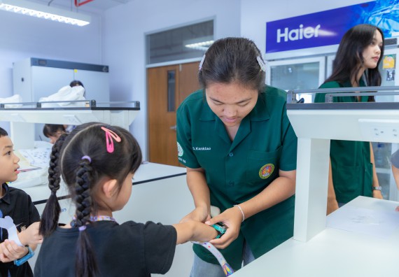 ภาพกิจกรรม  คณะวิทยาศาสตร์และเทคโนโลยี มหาวิทยาลัยราชภัฏกำแพงเพชร ร่วมกับโรงเรียนอนุบาลกำแพงเพชร ห้องเรียนพิเศษคณิตศาสตร์และวิทยาศาสตร์ (MSP) ได้กำหนดจัดกิจกรรมค่ายปฏิบัติการทางวิทยาศาสตร์ ตามโครงการฝึกทักษะเพื่อพัฒนาอัจฉริยภาพวิทยาศาสตร์ 