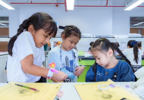 ภาพกิจกรรม  คณะวิทยาศาสตร์และเทคโนโลยี มหาวิทยาลัยราชภัฏกำแพงเพชร ร่วมกับโรงเรียนอนุบาลกำแพงเพชร ห้องเรียนพิเศษคณิตศาสตร์และวิทยาศาสตร์ (MSP) ได้กำหนดจัดกิจกรรมค่ายปฏิบัติการทางวิทยาศาสตร์ ตามโครงการฝึกทักษะเพื่อพัฒนาอัจฉริยภาพวิทยาศาสตร์ 