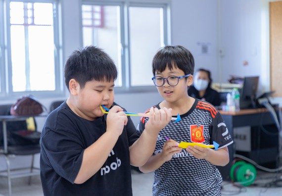 ภาพกิจกรรม  คณะวิทยาศาสตร์และเทคโนโลยี มหาวิทยาลัยราชภัฏกำแพงเพชร ร่วมกับโรงเรียนอนุบาลกำแพงเพชร ห้องเรียนพิเศษคณิตศาสตร์และวิทยาศาสตร์ (MSP) ได้กำหนดจัดกิจกรรมค่ายปฏิบัติการทางวิทยาศาสตร์ ตามโครงการฝึกทักษะเพื่อพัฒนาอัจฉริยภาพวิทยาศาสตร์ 