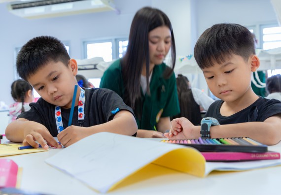 ภาพกิจกรรม  คณะวิทยาศาสตร์และเทคโนโลยี มหาวิทยาลัยราชภัฏกำแพงเพชร ร่วมกับโรงเรียนอนุบาลกำแพงเพชร ห้องเรียนพิเศษคณิตศาสตร์และวิทยาศาสตร์ (MSP) ได้กำหนดจัดกิจกรรมค่ายปฏิบัติการทางวิทยาศาสตร์ ตามโครงการฝึกทักษะเพื่อพัฒนาอัจฉริยภาพวิทยาศาสตร์ 