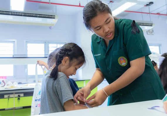 ภาพกิจกรรม  คณะวิทยาศาสตร์และเทคโนโลยี มหาวิทยาลัยราชภัฏกำแพงเพชร ร่วมกับโรงเรียนอนุบาลกำแพงเพชร ห้องเรียนพิเศษคณิตศาสตร์และวิทยาศาสตร์ (MSP) ได้กำหนดจัดกิจกรรมค่ายปฏิบัติการทางวิทยาศาสตร์ ตามโครงการฝึกทักษะเพื่อพัฒนาอัจฉริยภาพวิทยาศาสตร์ 