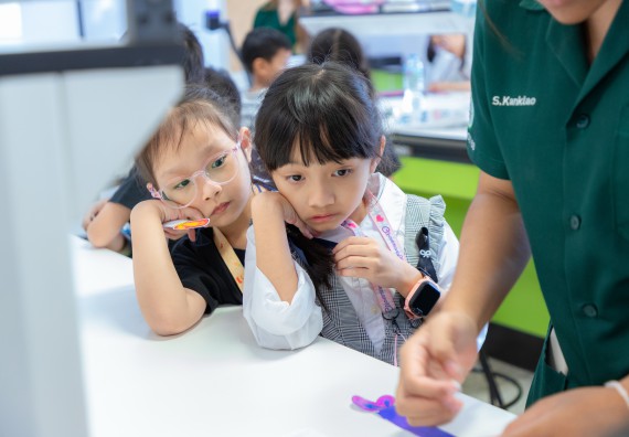 ภาพกิจกรรม  คณะวิทยาศาสตร์และเทคโนโลยี มหาวิทยาลัยราชภัฏกำแพงเพชร ร่วมกับโรงเรียนอนุบาลกำแพงเพชร ห้องเรียนพิเศษคณิตศาสตร์และวิทยาศาสตร์ (MSP) ได้กำหนดจัดกิจกรรมค่ายปฏิบัติการทางวิทยาศาสตร์ ตามโครงการฝึกทักษะเพื่อพัฒนาอัจฉริยภาพวิทยาศาสตร์ 