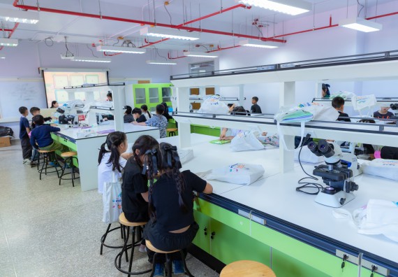 ภาพกิจกรรม  คณะวิทยาศาสตร์และเทคโนโลยี มหาวิทยาลัยราชภัฏกำแพงเพชร ร่วมกับโรงเรียนอนุบาลกำแพงเพชร ห้องเรียนพิเศษคณิตศาสตร์และวิทยาศาสตร์ (MSP) ได้กำหนดจัดกิจกรรมค่ายปฏิบัติการทางวิทยาศาสตร์ ตามโครงการฝึกทักษะเพื่อพัฒนาอัจฉริยภาพวิทยาศาสตร์ 