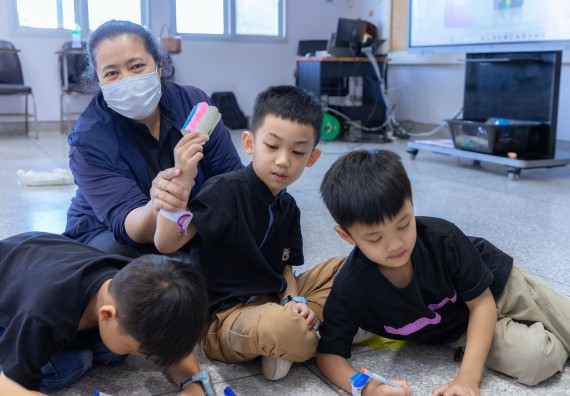 ภาพกิจกรรม  คณะวิทยาศาสตร์และเทคโนโลยี มหาวิทยาลัยราชภัฏกำแพงเพชร ร่วมกับโรงเรียนอนุบาลกำแพงเพชร ห้องเรียนพิเศษคณิตศาสตร์และวิทยาศาสตร์ (MSP) ได้กำหนดจัดกิจกรรมค่ายปฏิบัติการทางวิทยาศาสตร์ ตามโครงการฝึกทักษะเพื่อพัฒนาอัจฉริยภาพวิทยาศาสตร์ 