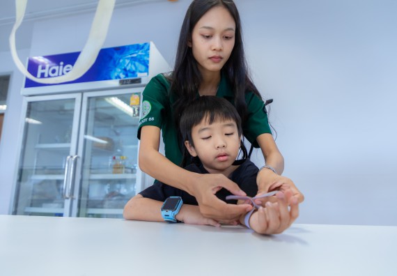 ภาพกิจกรรม  คณะวิทยาศาสตร์และเทคโนโลยี มหาวิทยาลัยราชภัฏกำแพงเพชร ร่วมกับโรงเรียนอนุบาลกำแพงเพชร ห้องเรียนพิเศษคณิตศาสตร์และวิทยาศาสตร์ (MSP) ได้กำหนดจัดกิจกรรมค่ายปฏิบัติการทางวิทยาศาสตร์ ตามโครงการฝึกทักษะเพื่อพัฒนาอัจฉริยภาพวิทยาศาสตร์ 