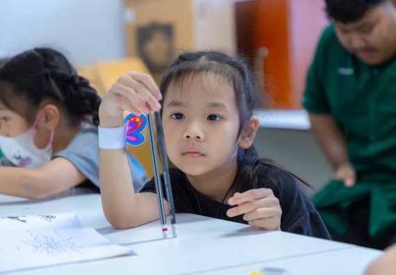 ภาพกิจกรรม  คณะวิทยาศาสตร์และเทคโนโลยี มหาวิทยาลัยราชภัฏกำแพงเพชร ร่วมกับโรงเรียนอนุบาลกำแพงเพชร ห้องเรียนพิเศษคณิตศาสตร์และวิทยาศาสตร์ (MSP) ได้กำหนดจัดกิจกรรมค่ายปฏิบัติการทางวิทยาศาสตร์ ตามโครงการฝึกทักษะเพื่อพัฒนาอัจฉริยภาพวิทยาศาสตร์ 