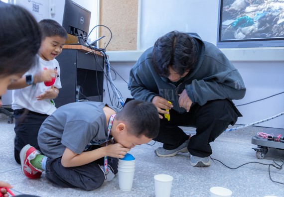 ภาพกิจกรรม  คณะวิทยาศาสตร์และเทคโนโลยี มหาวิทยาลัยราชภัฏกำแพงเพชร ร่วมกับโรงเรียนอนุบาลกำแพงเพชร ห้องเรียนพิเศษคณิตศาสตร์และวิทยาศาสตร์ (MSP) ได้กำหนดจัดกิจกรรมค่ายปฏิบัติการทางวิทยาศาสตร์ ตามโครงการฝึกทักษะเพื่อพัฒนาอัจฉริยภาพวิทยาศาสตร์ 