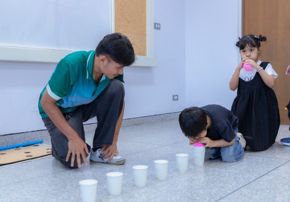 ภาพกิจกรรม  คณะวิทยาศาสตร์และเทคโนโลยี มหาวิทยาลัยราชภัฏกำแพงเพชร ร่วมกับโรงเรียนอนุบาลกำแพงเพชร ห้องเรียนพิเศษคณิตศาสตร์และวิทยาศาสตร์ (MSP) ได้กำหนดจัดกิจกรรมค่ายปฏิบัติการทางวิทยาศาสตร์ ตามโครงการฝึกทักษะเพื่อพัฒนาอัจฉริยภาพวิทยาศาสตร์ 