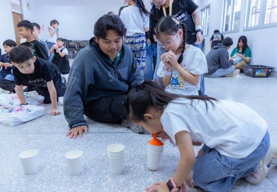 ภาพกิจกรรม  คณะวิทยาศาสตร์และเทคโนโลยี มหาวิทยาลัยราชภัฏกำแพงเพชร ร่วมกับโรงเรียนอนุบาลกำแพงเพชร ห้องเรียนพิเศษคณิตศาสตร์และวิทยาศาสตร์ (MSP) ได้กำหนดจัดกิจกรรมค่ายปฏิบัติการทางวิทยาศาสตร์ ตามโครงการฝึกทักษะเพื่อพัฒนาอัจฉริยภาพวิทยาศาสตร์ 