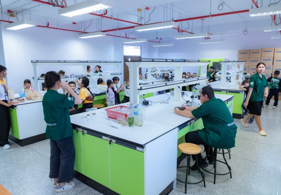 ภาพกิจกรรม  คณะวิทยาศาสตร์และเทคโนโลยี มหาวิทยาลัยราชภัฏกำแพงเพชร ร่วมกับโรงเรียนอนุบาลกำแพงเพชร ห้องเรียนพิเศษคณิตศาสตร์และวิทยาศาสตร์ (MSP) ได้กำหนดจัดกิจกรรมค่ายปฏิบัติการทางวิทยาศาสตร์ ตามโครงการฝึกทักษะเพื่อพัฒนาอัจฉริยภาพวิทยาศาสตร์ 