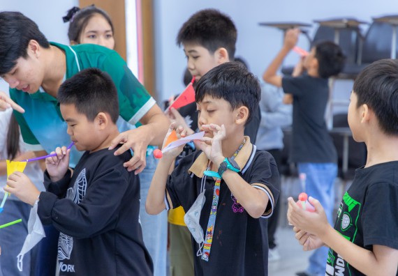 ภาพกิจกรรม  คณะวิทยาศาสตร์และเทคโนโลยี มหาวิทยาลัยราชภัฏกำแพงเพชร ร่วมกับโรงเรียนอนุบาลกำแพงเพชร ห้องเรียนพิเศษคณิตศาสตร์และวิทยาศาสตร์ (MSP) ได้กำหนดจัดกิจกรรมค่ายปฏิบัติการทางวิทยาศาสตร์ ตามโครงการฝึกทักษะเพื่อพัฒนาอัจฉริยภาพวิทยาศาสตร์ 