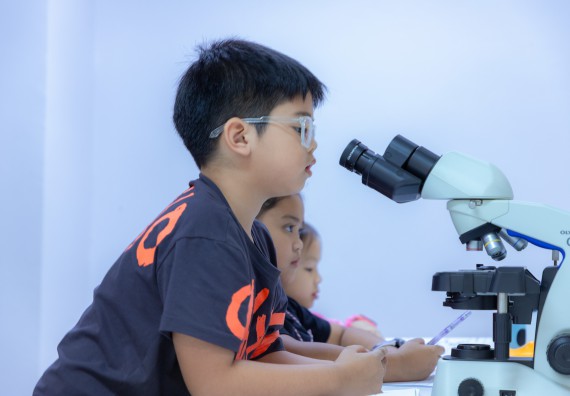 ภาพกิจกรรม  คณะวิทยาศาสตร์และเทคโนโลยี มหาวิทยาลัยราชภัฏกำแพงเพชร ร่วมกับโรงเรียนอนุบาลกำแพงเพชร ห้องเรียนพิเศษคณิตศาสตร์และวิทยาศาสตร์ (MSP) ได้กำหนดจัดกิจกรรมค่ายปฏิบัติการทางวิทยาศาสตร์ ตามโครงการฝึกทักษะเพื่อพัฒนาอัจฉริยภาพวิทยาศาสตร์ 