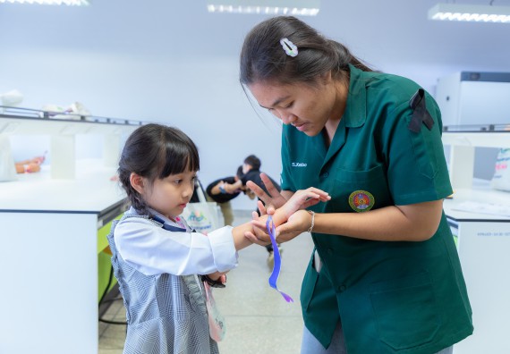 ภาพกิจกรรม  คณะวิทยาศาสตร์และเทคโนโลยี มหาวิทยาลัยราชภัฏกำแพงเพชร ร่วมกับโรงเรียนอนุบาลกำแพงเพชร ห้องเรียนพิเศษคณิตศาสตร์และวิทยาศาสตร์ (MSP) ได้กำหนดจัดกิจกรรมค่ายปฏิบัติการทางวิทยาศาสตร์ ตามโครงการฝึกทักษะเพื่อพัฒนาอัจฉริยภาพวิทยาศาสตร์ 