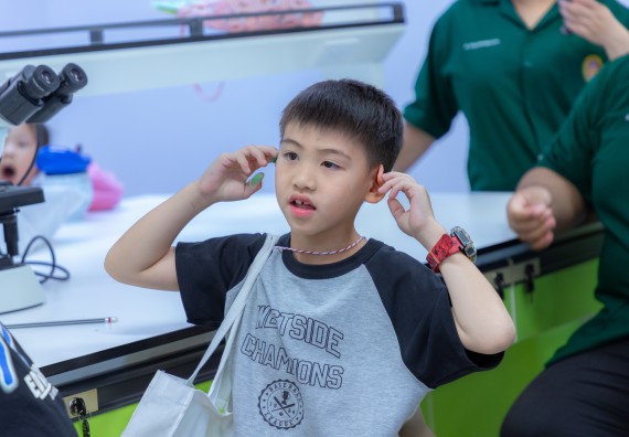 ภาพกิจกรรม  คณะวิทยาศาสตร์และเทคโนโลยี มหาวิทยาลัยราชภัฏกำแพงเพชร ร่วมกับโรงเรียนอนุบาลกำแพงเพชร ห้องเรียนพิเศษคณิตศาสตร์และวิทยาศาสตร์ (MSP) ได้กำหนดจัดกิจกรรมค่ายปฏิบัติการทางวิทยาศาสตร์ ตามโครงการฝึกทักษะเพื่อพัฒนาอัจฉริยภาพวิทยาศาสตร์ 