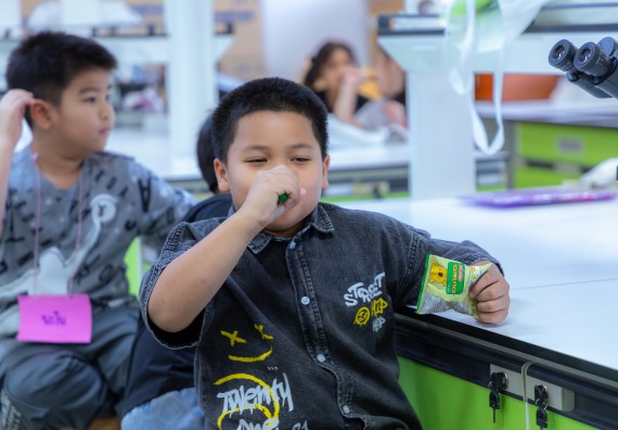 ภาพกิจกรรม  คณะวิทยาศาสตร์และเทคโนโลยี มหาวิทยาลัยราชภัฏกำแพงเพชร ร่วมกับโรงเรียนอนุบาลกำแพงเพชร ห้องเรียนพิเศษคณิตศาสตร์และวิทยาศาสตร์ (MSP) ได้กำหนดจัดกิจกรรมค่ายปฏิบัติการทางวิทยาศาสตร์ ตามโครงการฝึกทักษะเพื่อพัฒนาอัจฉริยภาพวิทยาศาสตร์ 