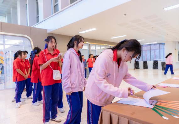 ภาพกิจกรรม  คณะวิทยาศาสตร์และเทคโนโลยี มหาวิทยาลัยราชภัฏกำแพงเพชร จัดกิจกรรมค่ายวิทยาศาสตร์สร้างสรรค์ ปั้นฝันเยาวชน ปีการศึกษา 2568