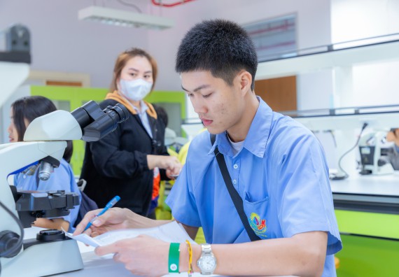 ภาพกิจกรรม  คณะวิทยาศาสตร์และเทคโนโลยี มหาวิทยาลัยราชภัฏกำแพงเพชร จัดกิจกรรมค่ายวิทยาศาสตร์สร้างสรรค์ ปั้นฝันเยาวชน ปีการศึกษา 2568