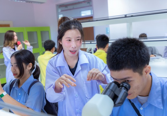 ภาพกิจกรรม  คณะวิทยาศาสตร์และเทคโนโลยี มหาวิทยาลัยราชภัฏกำแพงเพชร จัดกิจกรรมค่ายวิทยาศาสตร์สร้างสรรค์ ปั้นฝันเยาวชน ปีการศึกษา 2568