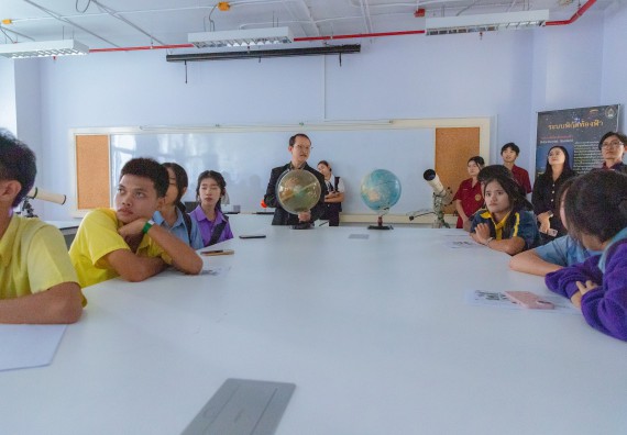 ภาพกิจกรรม  คณะวิทยาศาสตร์และเทคโนโลยี มหาวิทยาลัยราชภัฏกำแพงเพชร จัดกิจกรรมค่ายวิทยาศาสตร์สร้างสรรค์ ปั้นฝันเยาวชน ปีการศึกษา 2568