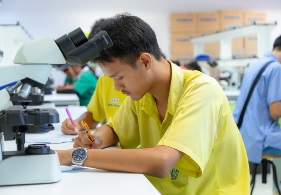 ภาพกิจกรรม  คณะวิทยาศาสตร์และเทคโนโลยี มหาวิทยาลัยราชภัฏกำแพงเพชร จัดกิจกรรมค่ายวิทยาศาสตร์สร้างสรรค์ ปั้นฝันเยาวชน ปีการศึกษา 2568