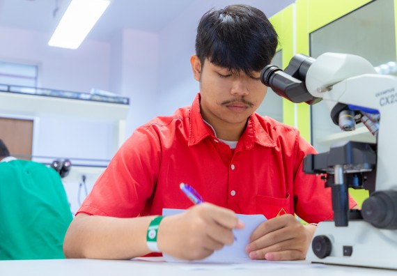 ภาพกิจกรรม  คณะวิทยาศาสตร์และเทคโนโลยี มหาวิทยาลัยราชภัฏกำแพงเพชร จัดกิจกรรมค่ายวิทยาศาสตร์สร้างสรรค์ ปั้นฝันเยาวชน ปีการศึกษา 2568