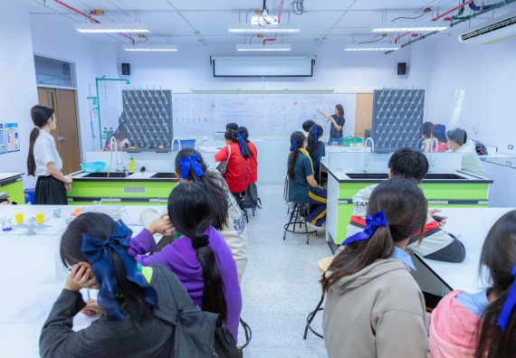 ภาพกิจกรรม  คณะวิทยาศาสตร์และเทคโนโลยี มหาวิทยาลัยราชภัฏกำแพงเพชร จัดกิจกรรมค่ายวิทยาศาสตร์สร้างสรรค์ ปั้นฝันเยาวชน ปีการศึกษา 2568