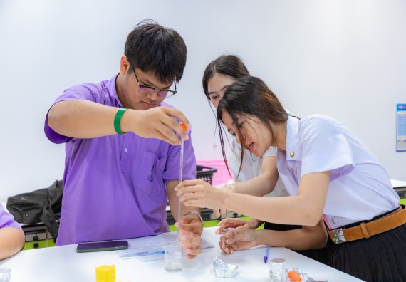 ภาพกิจกรรม  คณะวิทยาศาสตร์และเทคโนโลยี มหาวิทยาลัยราชภัฏกำแพงเพชร จัดกิจกรรมค่ายวิทยาศาสตร์สร้างสรรค์ ปั้นฝันเยาวชน ปีการศึกษา 2568