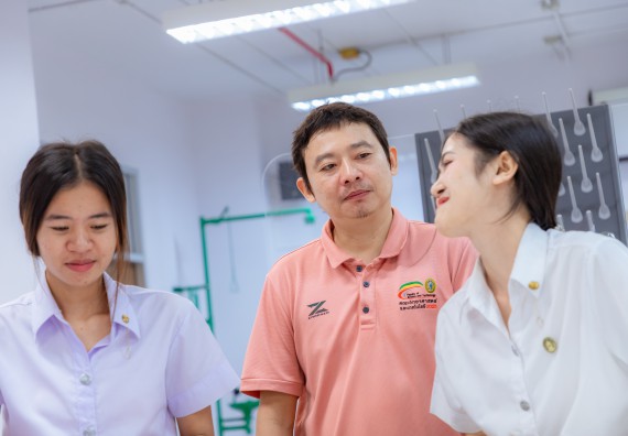 ภาพกิจกรรม  คณะวิทยาศาสตร์และเทคโนโลยี มหาวิทยาลัยราชภัฏกำแพงเพชร จัดกิจกรรมค่ายวิทยาศาสตร์สร้างสรรค์ ปั้นฝันเยาวชน ปีการศึกษา 2568